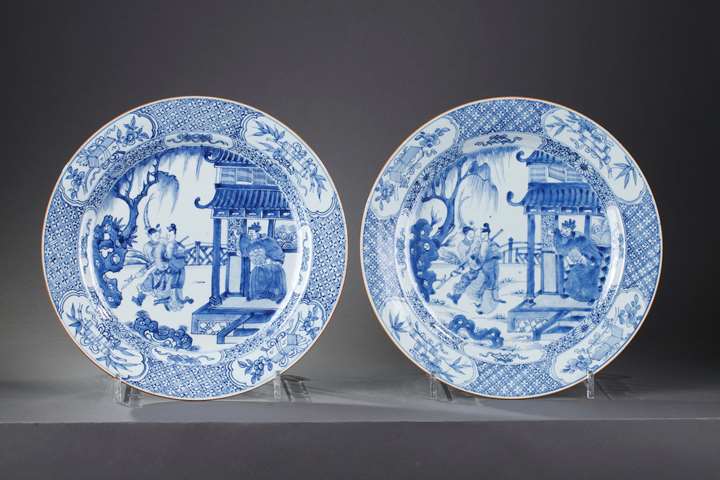 Pair of large dish  porcelain blue and white decorated with scene of "west roman" and precious objects
